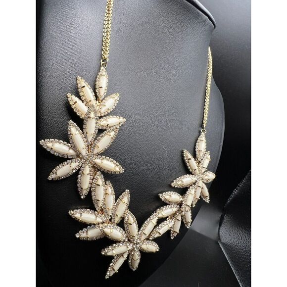 Talbots Overlapping Flower Necklace - Picture 4 of 9